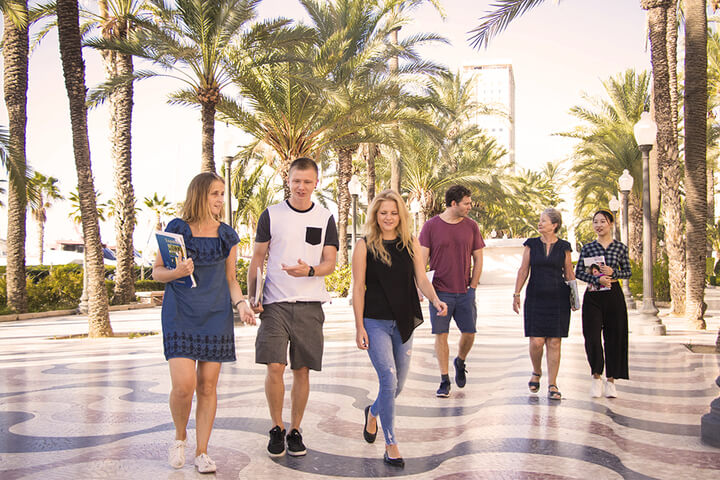 Many places to enjoy time with friends -  Many places to enjoy time with friends -